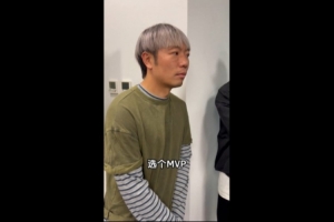 张稀哲晒探班北京男篮视频，调侃马宁：裁判也抢我们球配图