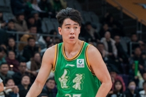 练就有用！辽篮小将李虎翼开始休赛期特训 加强控运能力配图