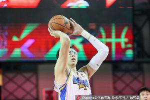 记者:G2对北京来说是退无可退 他们应该降速打阵地 控制好失误配图