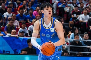 翟晓川防洛夫顿效果不错 下半场一定要给曾凡博更长的出场时间配图