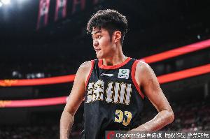 高效发挥难救主！王浩然10中6拿到17分7板1助1帽 罚球5中4配图