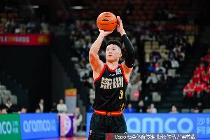 媒体人：深圳本赛季是成功的 贺希宁要加强控运技术和心理成熟度配图