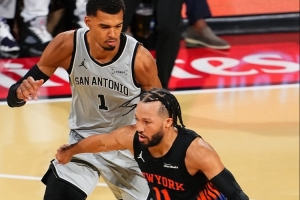 A·史密斯:布伦森夺冠拯救NBA 否则各队都会想囤长人以防住文班配图
