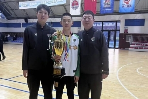 球风稳健的后卫!媒体人:辽宁男篮青训队签下未满14岁的柳清瀚配图