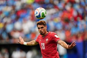 ESPN:世界杯“智能足球”改变了足球比赛,但别忘了充电!配图