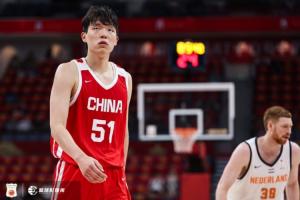 贾磊:小杨用好了绝对是大杀器 上限策应是可以增加进攻变化的配图