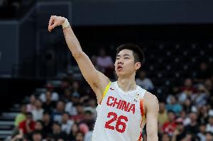 外线超级稳!朱俊龙上半场三分3中3得到9分 没有两分和罚球配图
