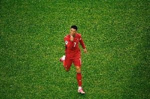 回击质疑!41岁C罗上演双响全场跑了8406.1米,最快速度31.6km/h配图