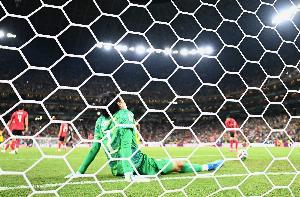 0-1南非！韩国解说：个人认为，这可能是韩国队史上最糟糕的比赛配图