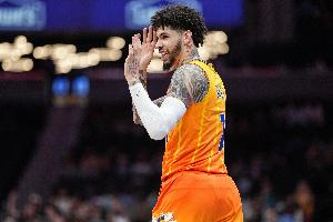 帕森斯:虽然仍对里德离队感到困惑 但新阵容能激发最好的三球配图