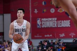 郭昊文在2022年为独行侠征战NBA夏联 共出场2次&得到10分1板2助配图