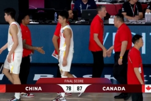 媒体人：中国U17男篮的对抗和体能劣势被无限放大 篮板就是抢不到配图