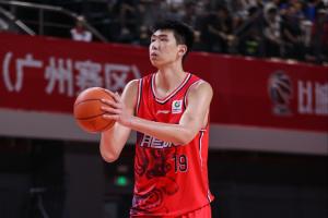 直播吧:徐昕将不会出战NBA夏季联赛 马刺曾发出试训和夏联邀请配图