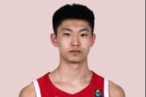 中规中矩！张淳智全场8投4中&罚球3中3 得到13分5板2助配图