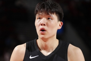开拓者自媒体：签卡尔森&留罗威的意思很明确 球队对杨瀚森没信心配图