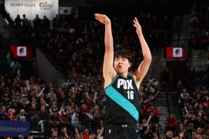 媒体人：现在连投篮也不再是杨瀚森的卖点 形势相当严峻配图