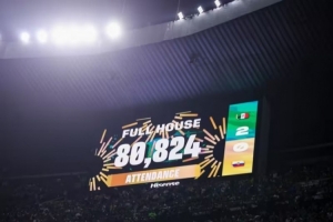 狂热!80824人入场观战墨西哥2-0厄瓜多尔,阿兹特克体育场爆满!配图