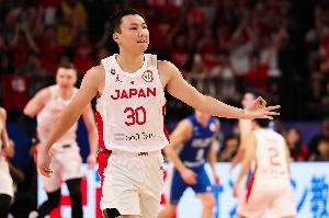 杨鸣:中国队一挡拆就投杀伤太少 日本队靠着连续突破现在活了配图