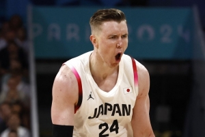 10中9！杨鸣：中国队下半场防守没大问题 霍金森的个人能力太夸张配图