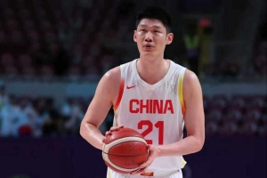 杨毅:落后15分进末节一定要破釜沉舟 出机会果断投 需要连续3分配图
