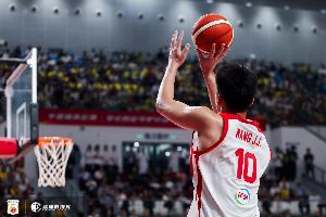 媒体人:王俊杰遇到渡边雄太&在对位上完全吃瘪 这是成长重要一课配图