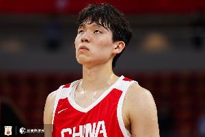 杨瀚森无法在舒服的位置上得到球 能量不能完全发挥 表现比较平淡配图