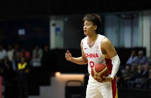 媒体人：中国男篮需1位既能组织又能强解的后卫 就像亚洲杯的赵睿配图