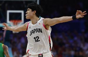 冲的太狠了！渡边雄太半场4中1&罚球5中5 拿到7分3篮板1助攻配图