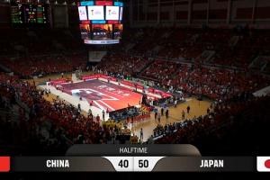 中国男篮半场落后10分！日本男篮三分反击多点开花&霍金森17分配图