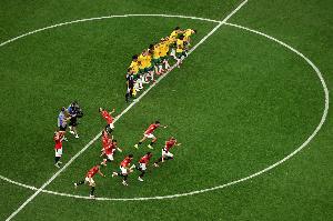 在世界杯的点球大战中，最近14支先罚点球的球队有12支被淘汰配图