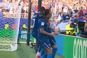 法国1-0领先巴拉圭！姆巴佩点射，杜埃倒地VAR介入改判点球！配图
