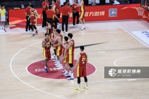 中国男篮生死战在即！媒体人：必须发挥锋线和篮板优势！配图