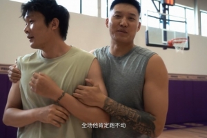 曾繁日调侃不和丁彦雨航一队打球局:4V4全场他拖后腿全场跑不动配图