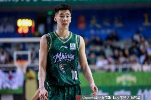 媒体人:郭昊文那几个传球充满想象力 盼他继续打出属于自己的东西配图