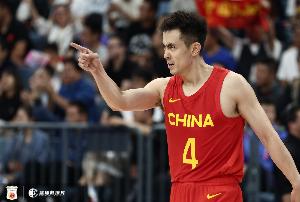 赵继伟：很高兴的是球队在三天之内转变态度 我们用防守带动进攻配图