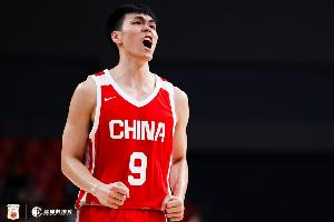 值得更多时间!庞峥麟国家队正赛首秀14分钟7中4拿11分 正负值+8配图