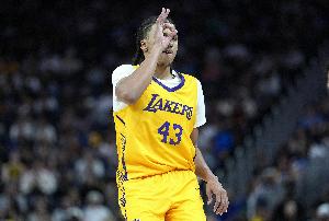 卡尔：深刻体会到了NBA的竞争有多么惨烈 会从中汲取宝贵经验配图