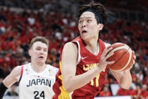 拓记：杨瀚森8月要去国家队集训 可经纪公司和球队都希望他留美国配图