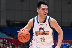 上赛季在四川6.4分4.8板1.1助!媒体人:山东男篮将签下杨文学配图