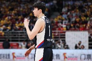 寒冰射手!李贤重20分钟8投仅1中拿7分7板 三分6中0配图