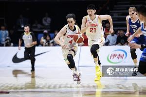 媒体人:集训期间赵继伟两次崴脚 大秋三宁李弘权高诗岩也都带伤配图