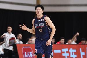 媒体人：同曦为赵柏清开出税前150万D类合同 后者对报价非常不满配图