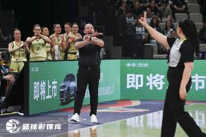 发力了！澳大利亚女篮第三节单节得到31分 与上半场持平配图