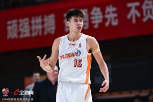 杨曦皓入选新一期中国男篮集训大名单！配图