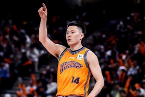 媒体人:上海和李弘权达成两年C类合同续约 球员在薪资上做了让步配图