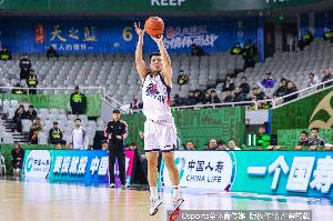 直播吧：山东男篮已经与后卫陈培东完成两年C合同续约配图