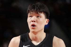 瘦了也快了!杨瀚森半场15分钟2分5板2助 换手炸扣惊艳!配图