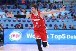 记者:奥斯曼将接受希腊球队PAOK塞萨洛尼基三年900万欧元的合同配图