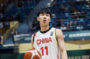 媒体人:张博源在路易斯维尔融入的非常好 NCAA适合开朗上进球员配图