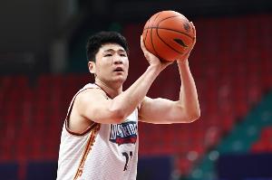 媒体人:赵柏清在B联赛打好了能对CBA做大贡献 打不好就砸招牌了配图